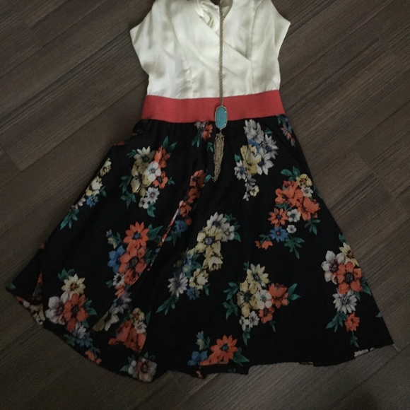 Perfect summer dress! - Picture 2 of 4